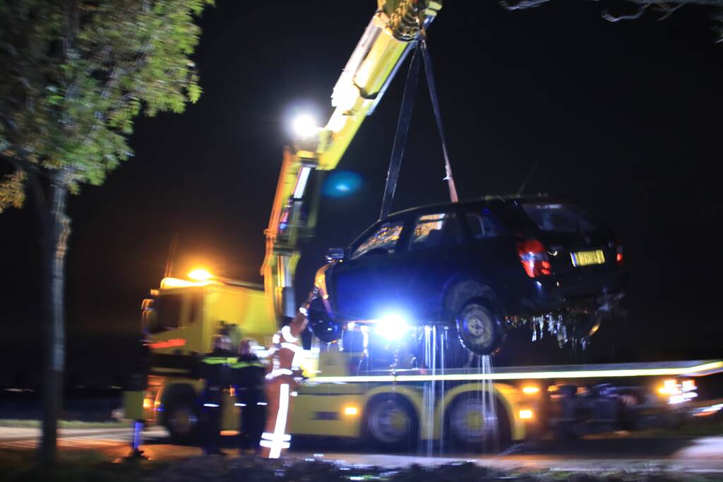 Bestuurder gewond na crash in sloot