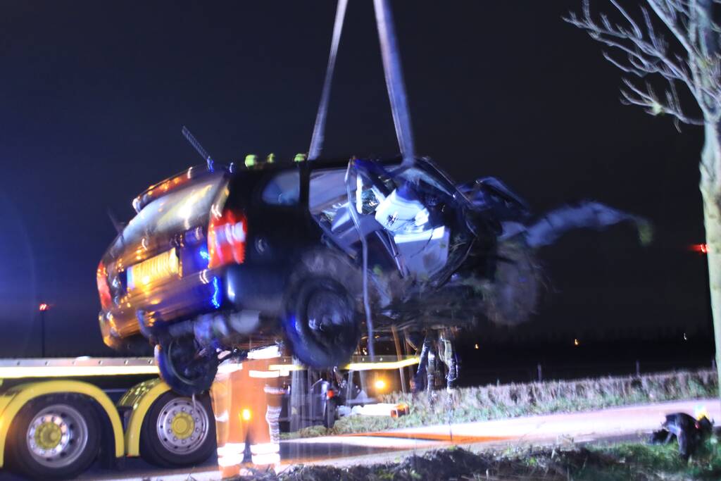 Bestuurder gewond na crash in sloot