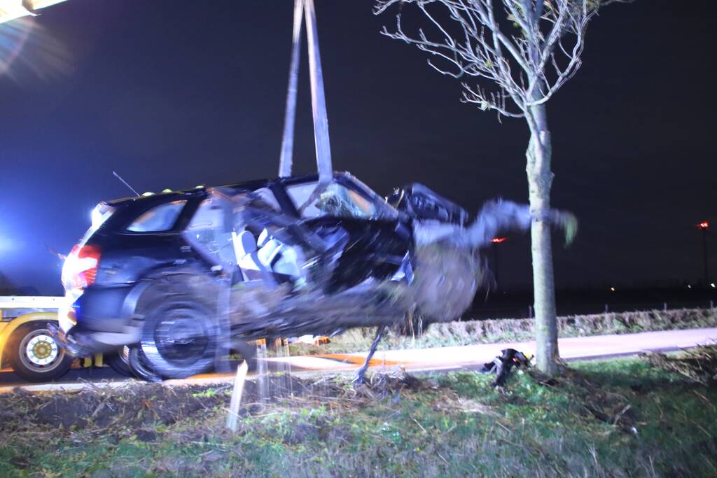 Bestuurder gewond na crash in sloot