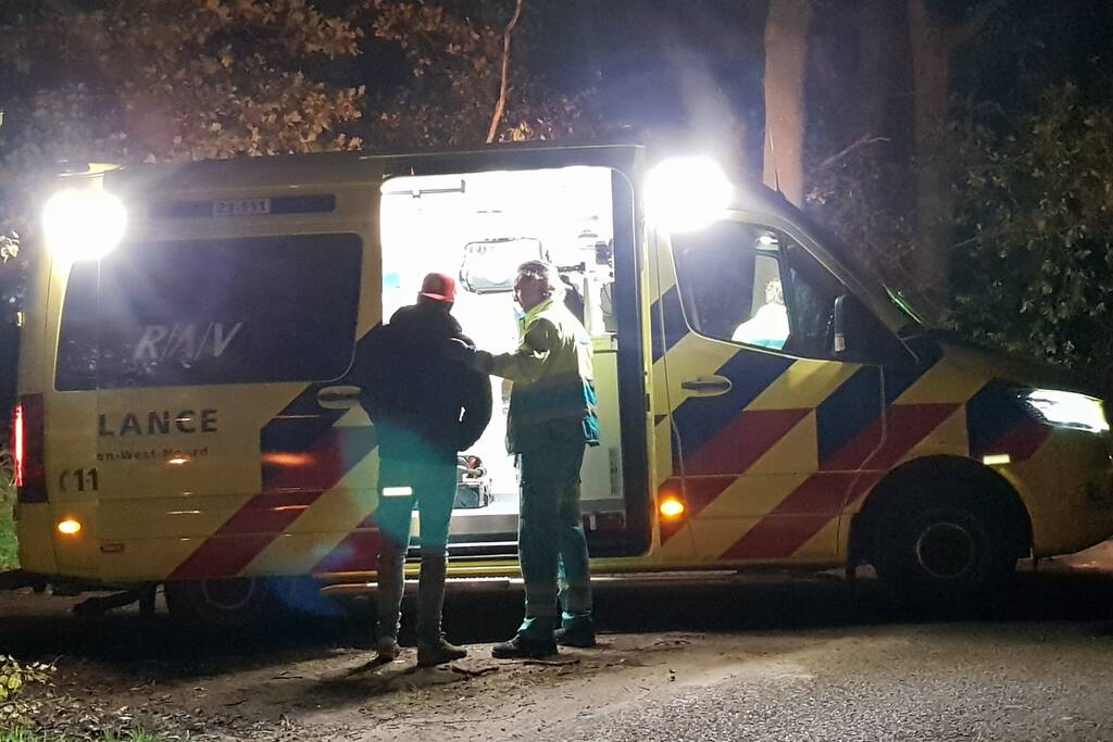 Man onder invloed valt van fiets