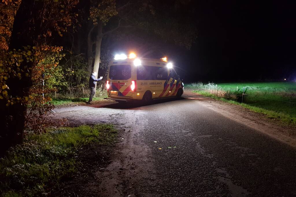 Man onder invloed valt van fiets