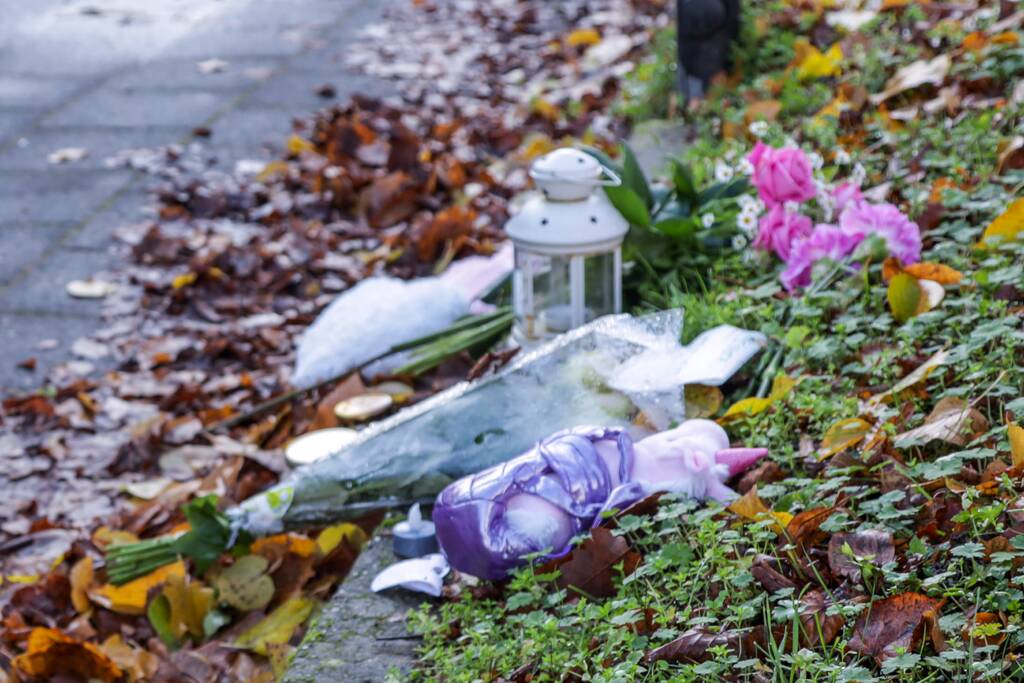 Buurt rouwt om verongelukte kleuter (4)