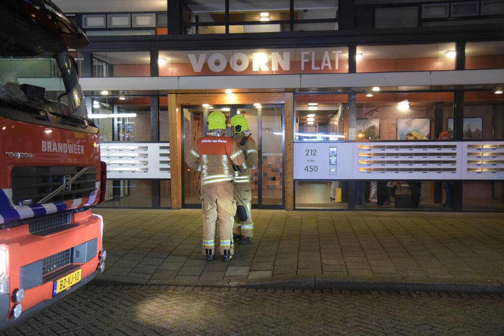Grote uitslaande brand in flatwoning