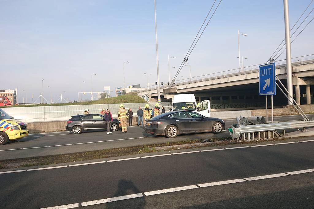 Bestelbus knalt frontaal op RIMOB