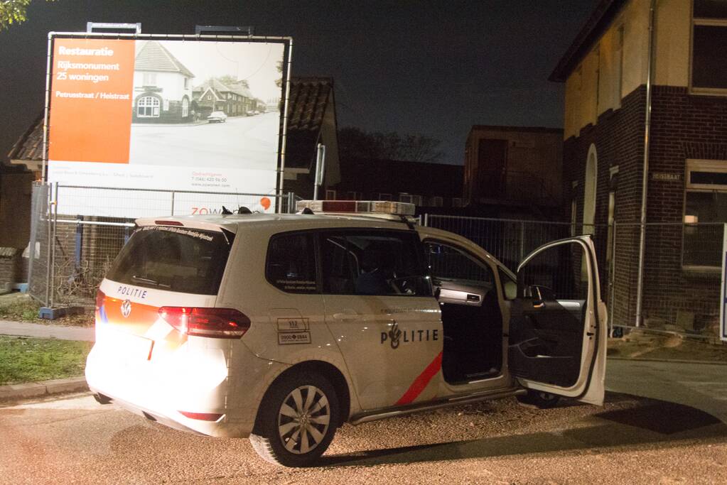 Politie onderzoek verdachte situatie op bouwplaats