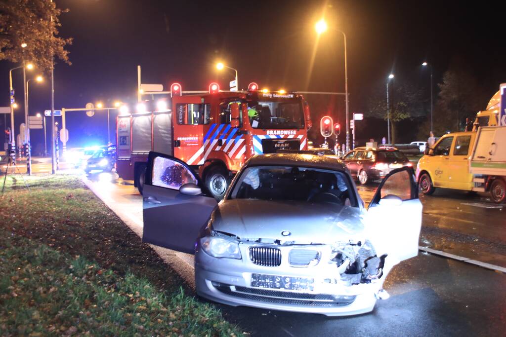 Flinke schade bij aanrijding op druk kruispunt