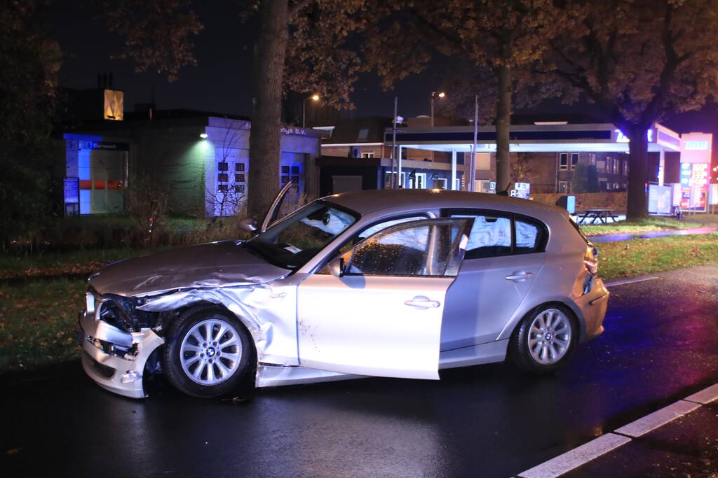 Flinke schade bij aanrijding op druk kruispunt