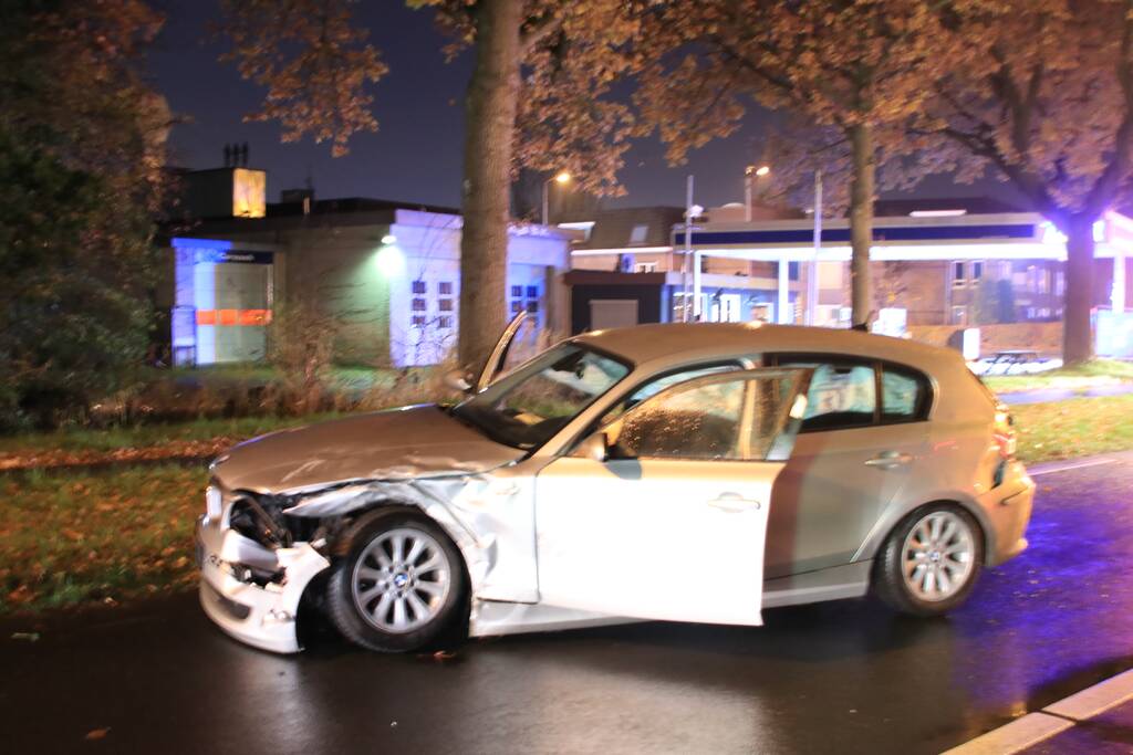 Flinke schade bij aanrijding op druk kruispunt