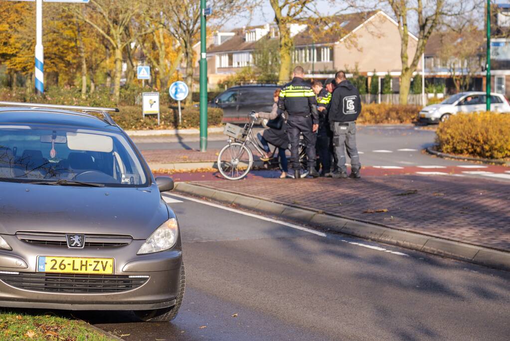 Overstekende fietser aangereden op rotonde