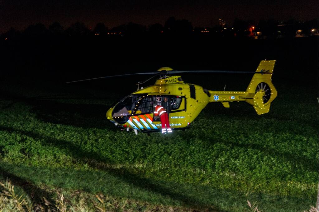Zwaargewonde na eenzijdige botsing tegen boom