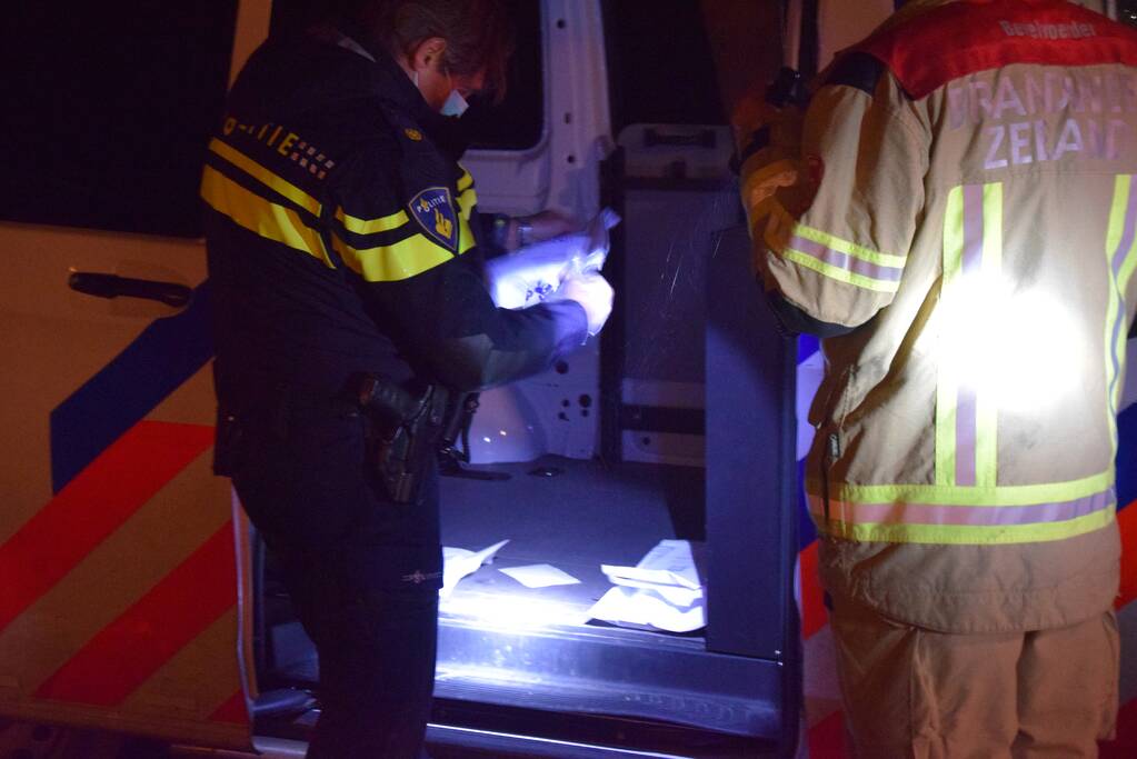 Voertuig uitgebrand op oprit van woning