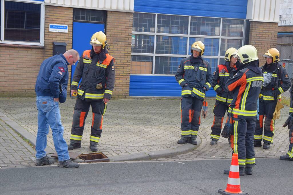 Gaslucht uit riolering op industrieterrein