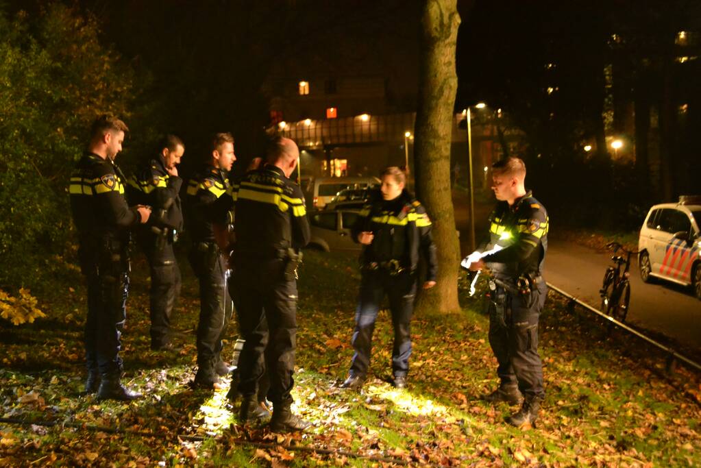 Verwarde man steekt bosje in brand