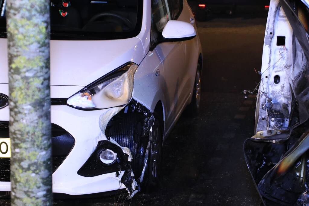 Bedrijfswagen brand volledig uit