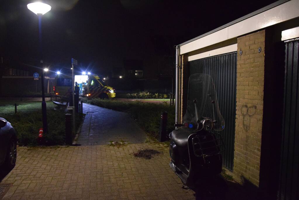 Scooterbestuurder botst op paal raakt gewond