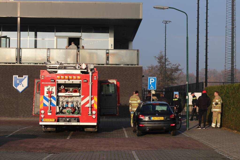 Brand in prullenbak van Sportvereniging SVL