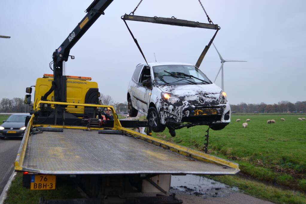 Auto belandt in sloot na eenzijdig ongeluk