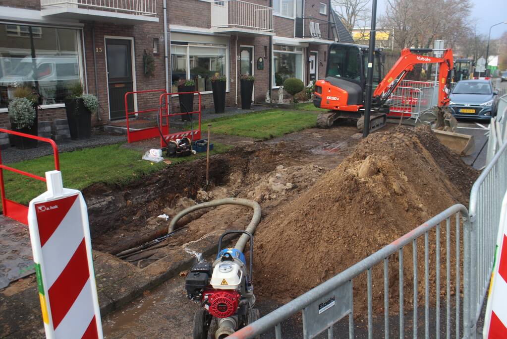 Waterleiding gesprongen bij graafwerkzaamheden