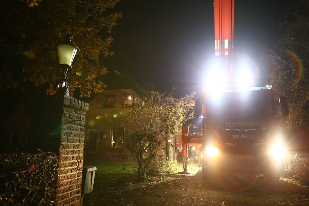 Veel rook bij schoorsteenbrand