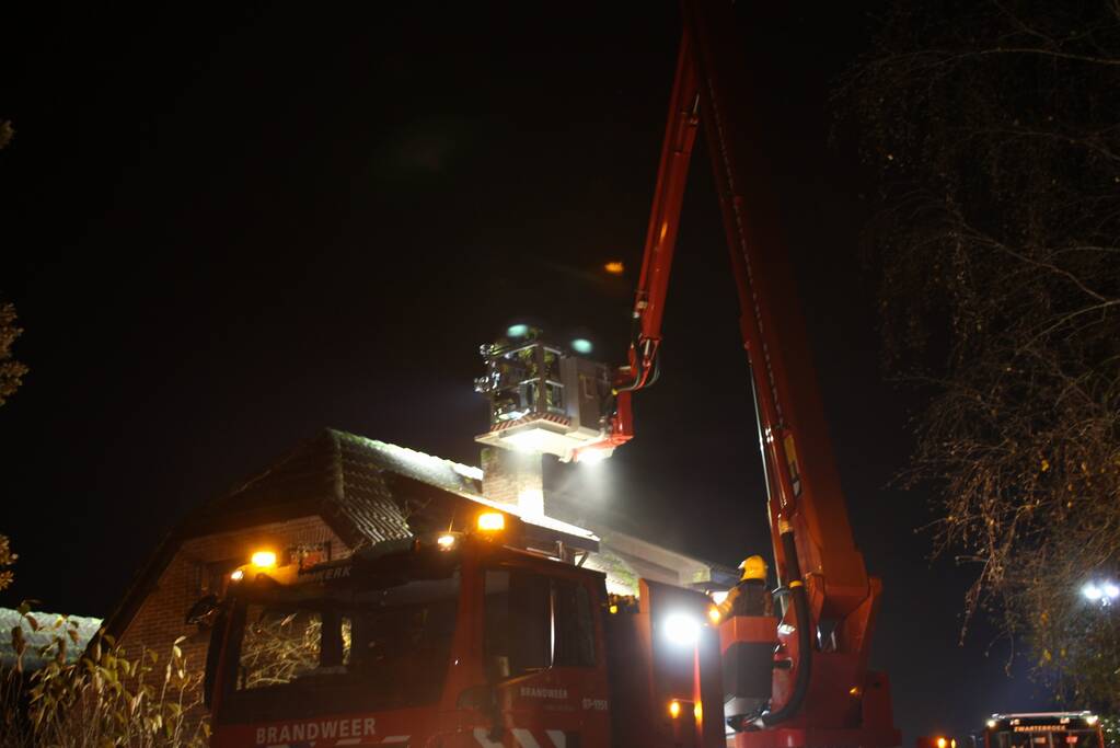 Veel rook bij schoorsteenbrand