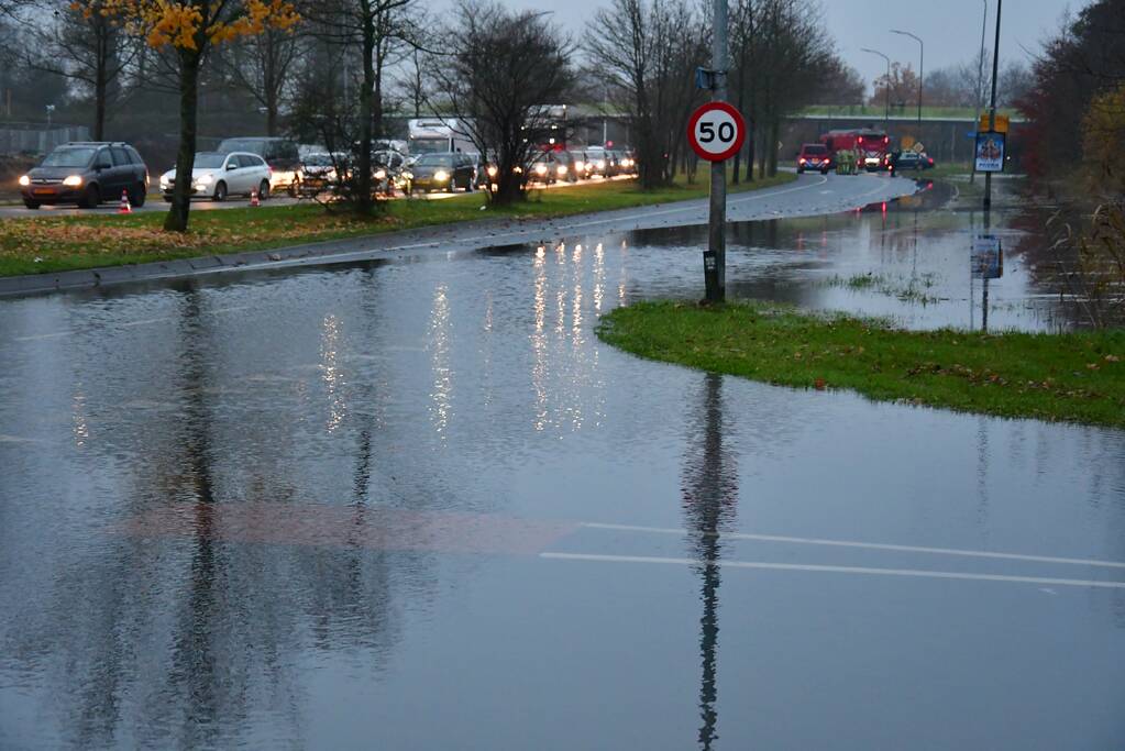 Groot deel stad zonder water na lek