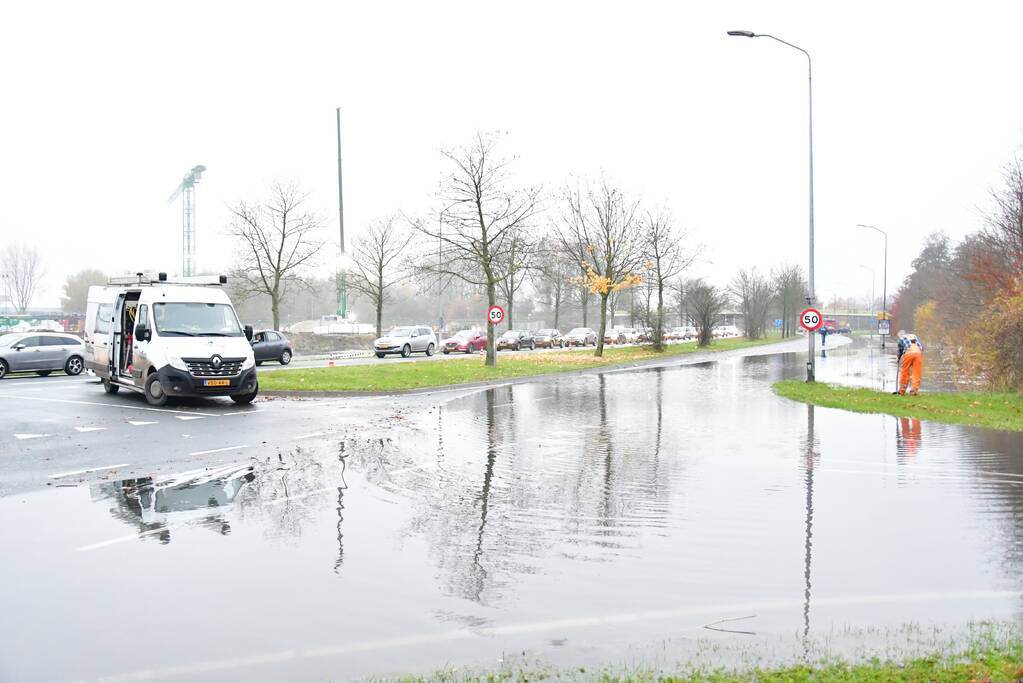 Groot deel stad zonder water na lek