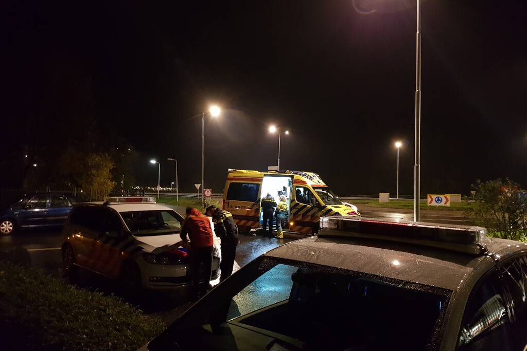 Wielrennen aangereden door bestelbus