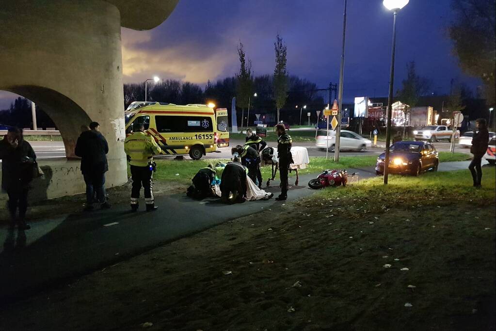 Brommerrijder gewond na botsing met fietser
