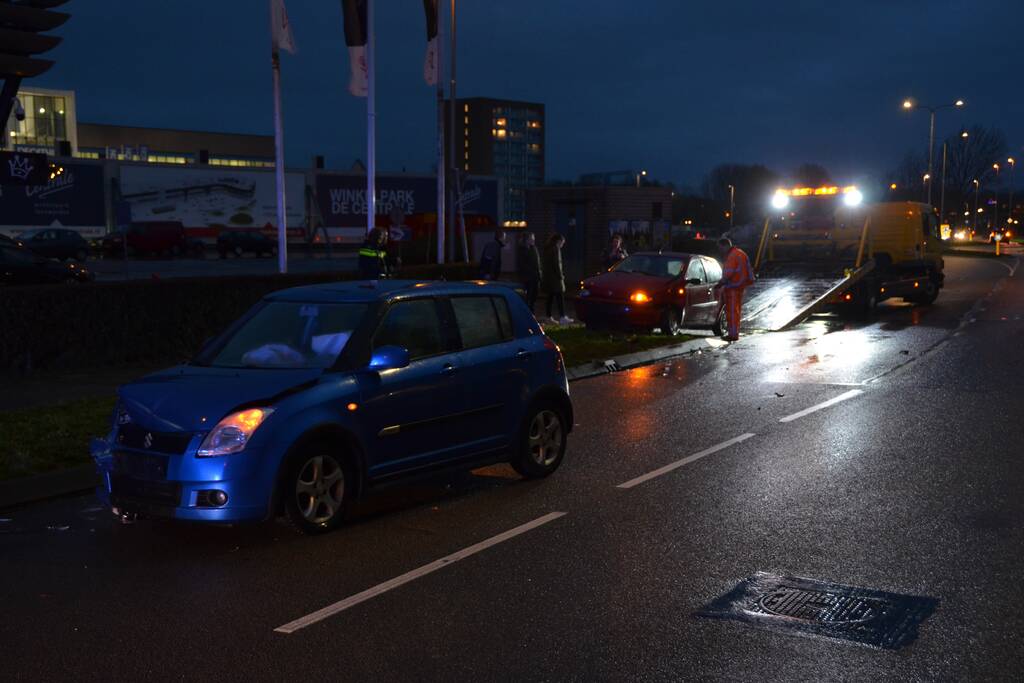 Veel schade bij frontale aanrijding