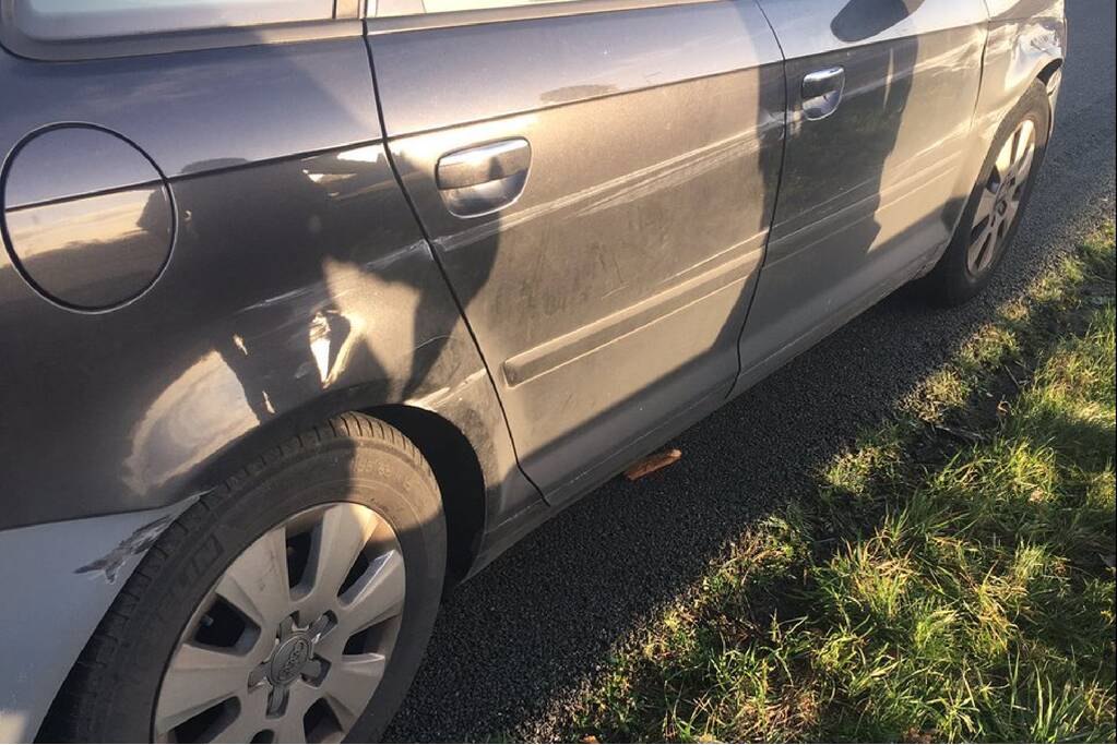 Vrachtwagen ramt personenauto bij wisselen rijstrook