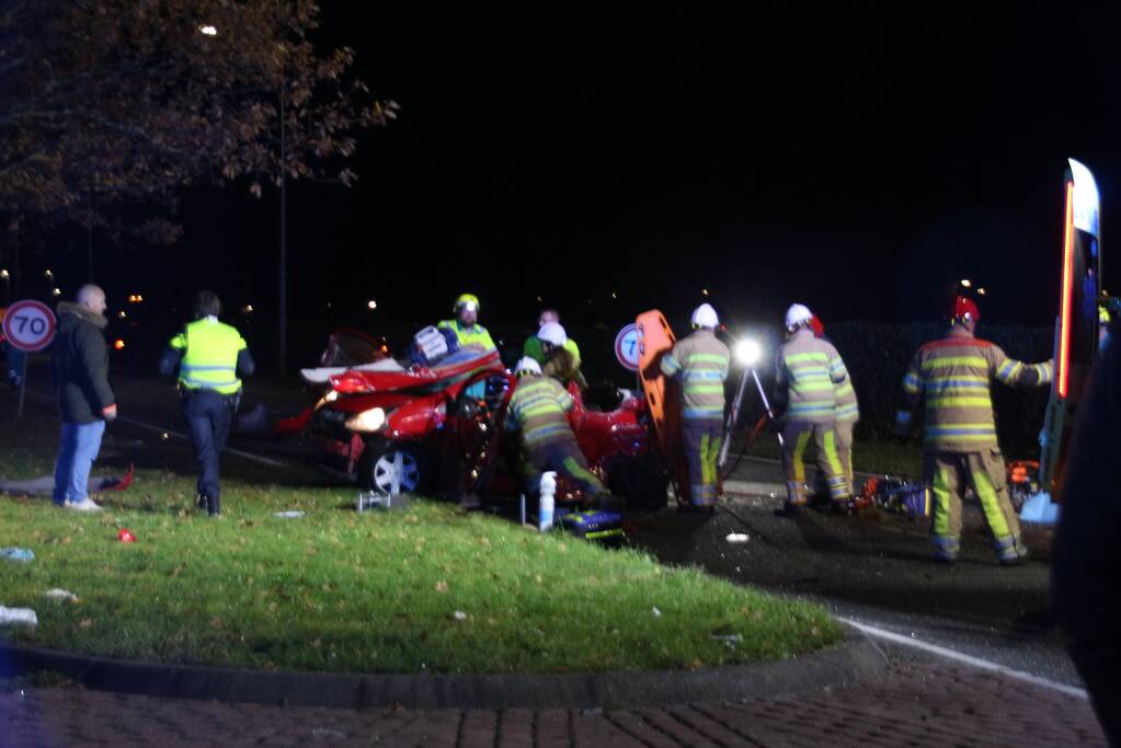 Zeer ernstig ongeval: auto opengeknipt