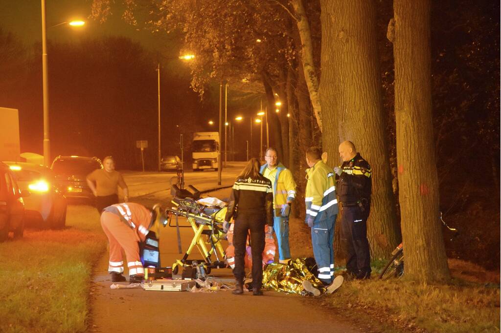Persoon zwaargewond aangetroffen op fietspad