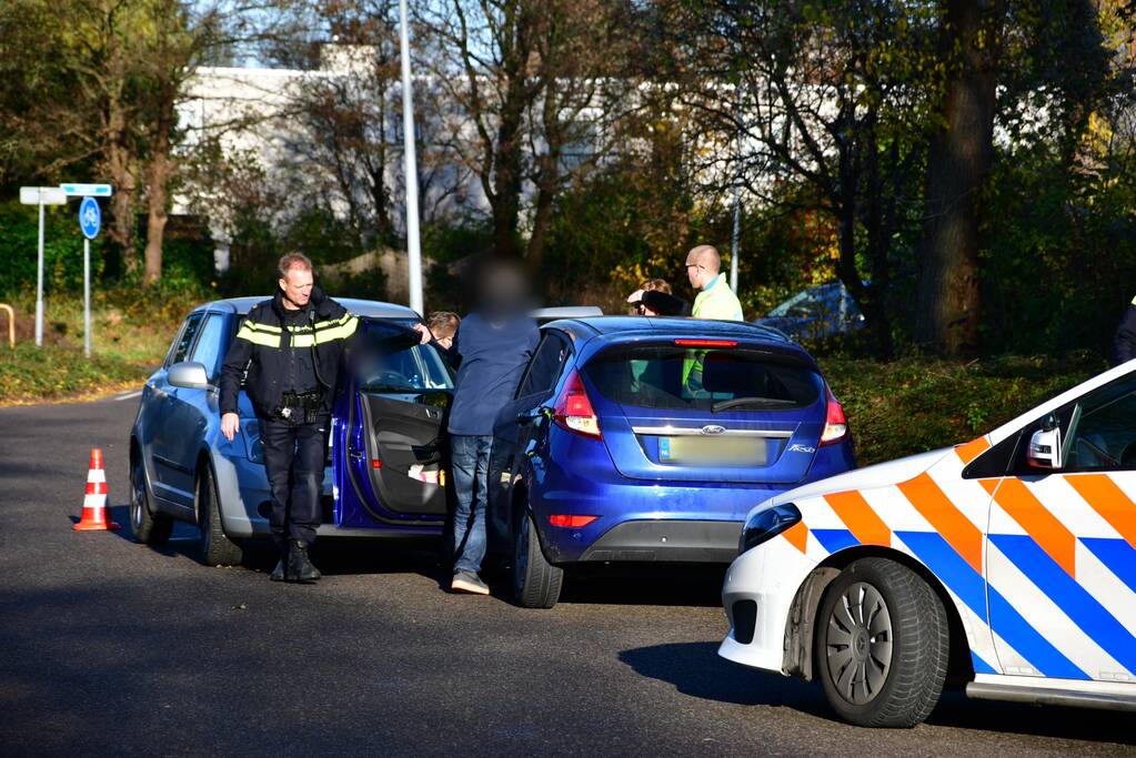 Gewonde en flinke schade na frontale aanrijding