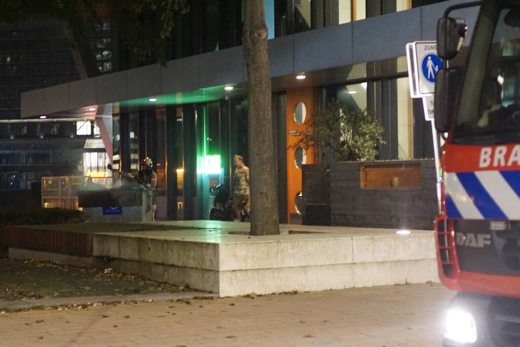 Vuilcontainer in brand bij restaurant