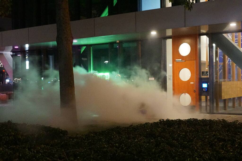 Vuilcontainer in brand bij restaurant