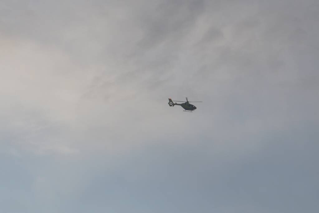 Grote zoekactie na persoon te water Zeelandbrug