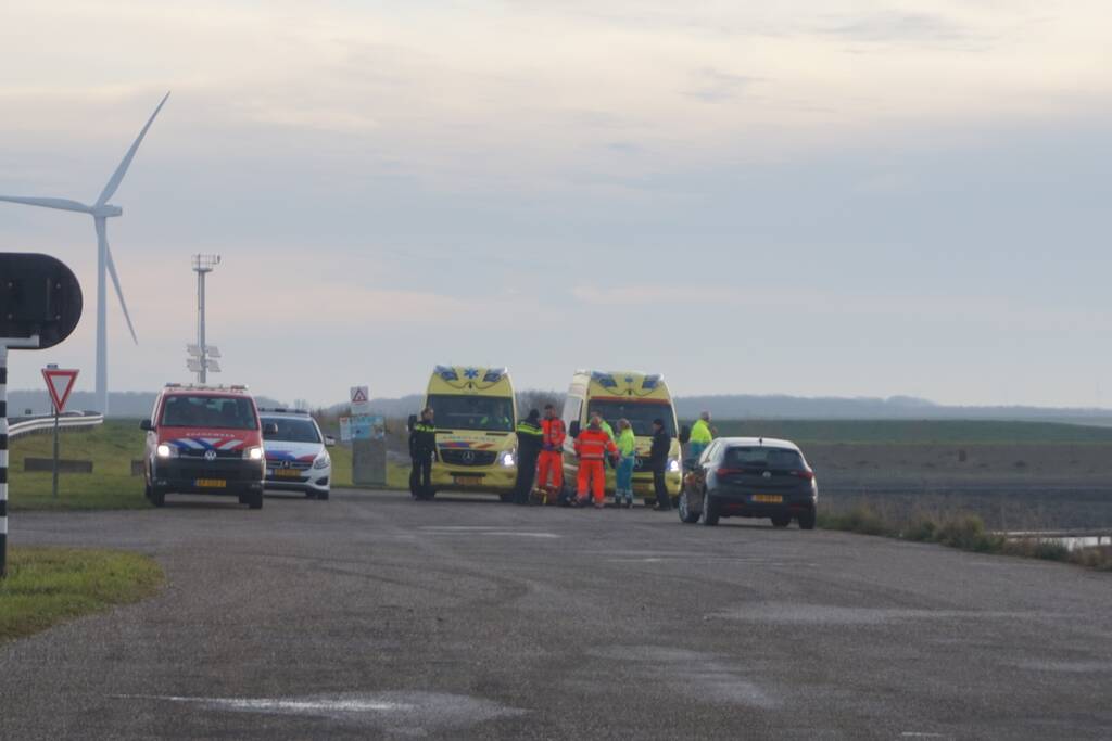 Grote zoekactie na persoon te water Zeelandbrug