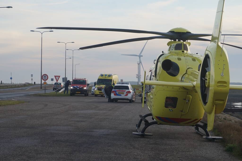 Grote zoekactie na persoon te water Zeelandbrug