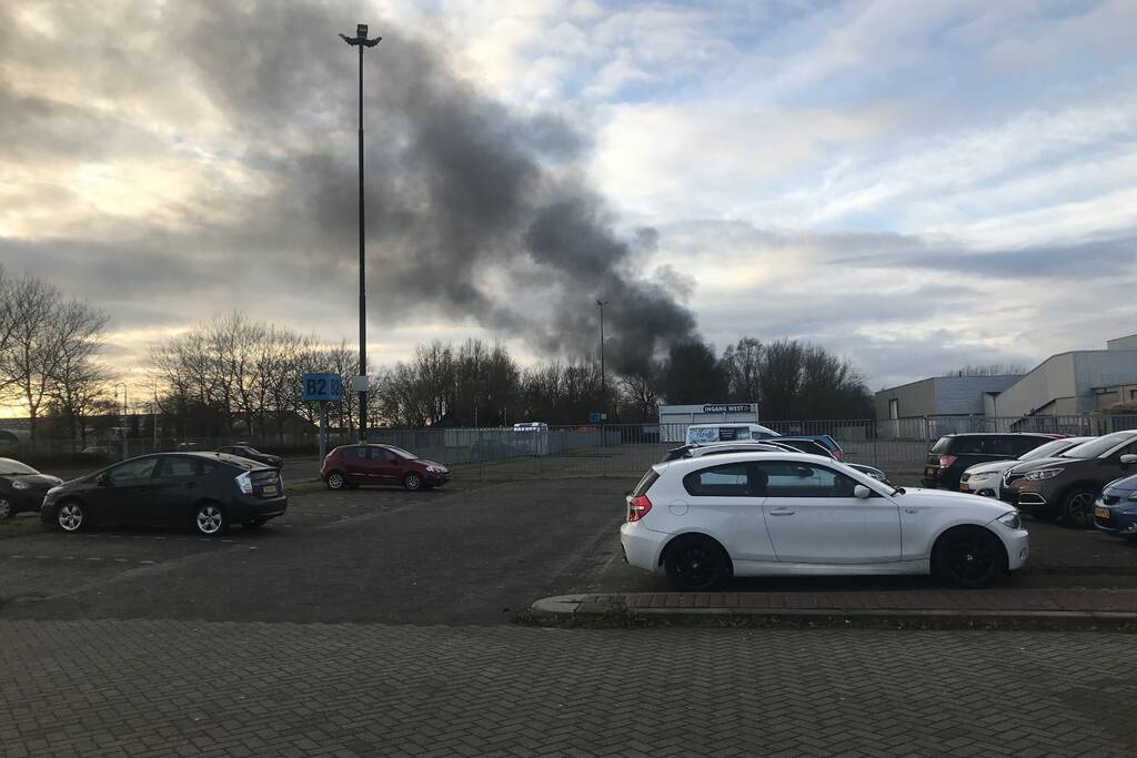 Flinke rookontwikkeling bij brand in oude vuurwerkbunker