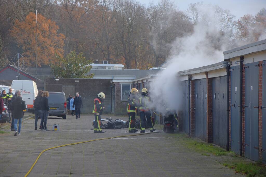 Uitslaande brand verwoest garage