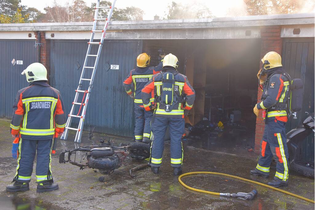 Uitslaande brand verwoest garage