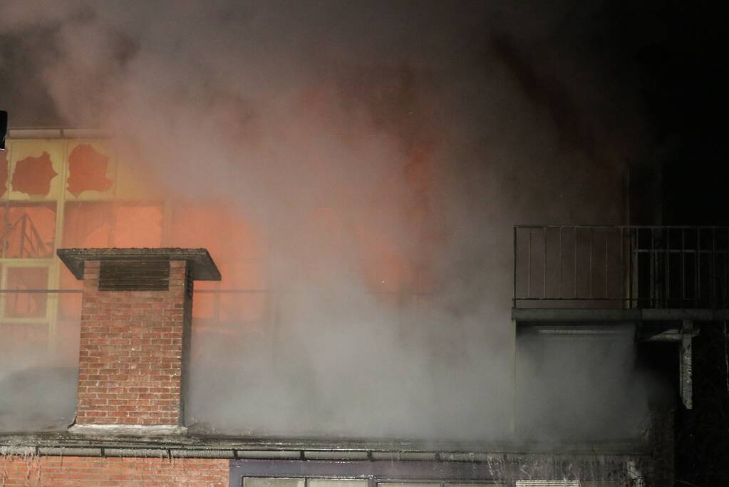 Grote rookwolken uit dak verpakkingsbedrijf PilloPak