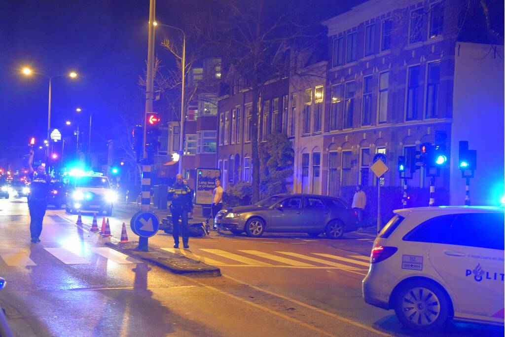 Maaltijdbezorger aangereden door auto