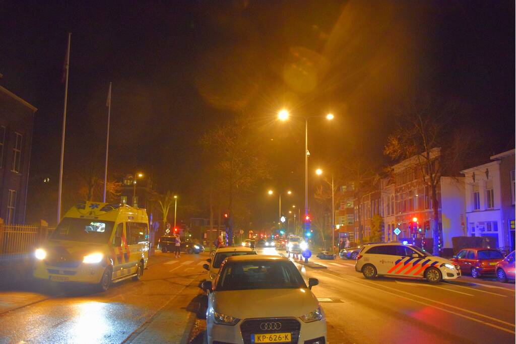 Maaltijdbezorger aangereden door auto