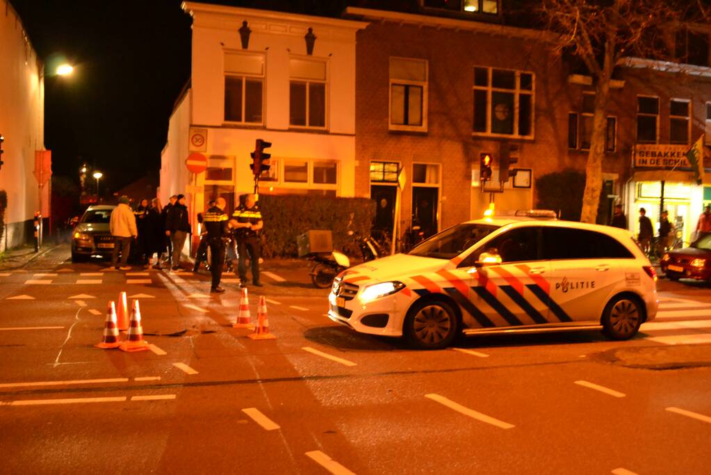 Maaltijdbezorger aangereden door auto