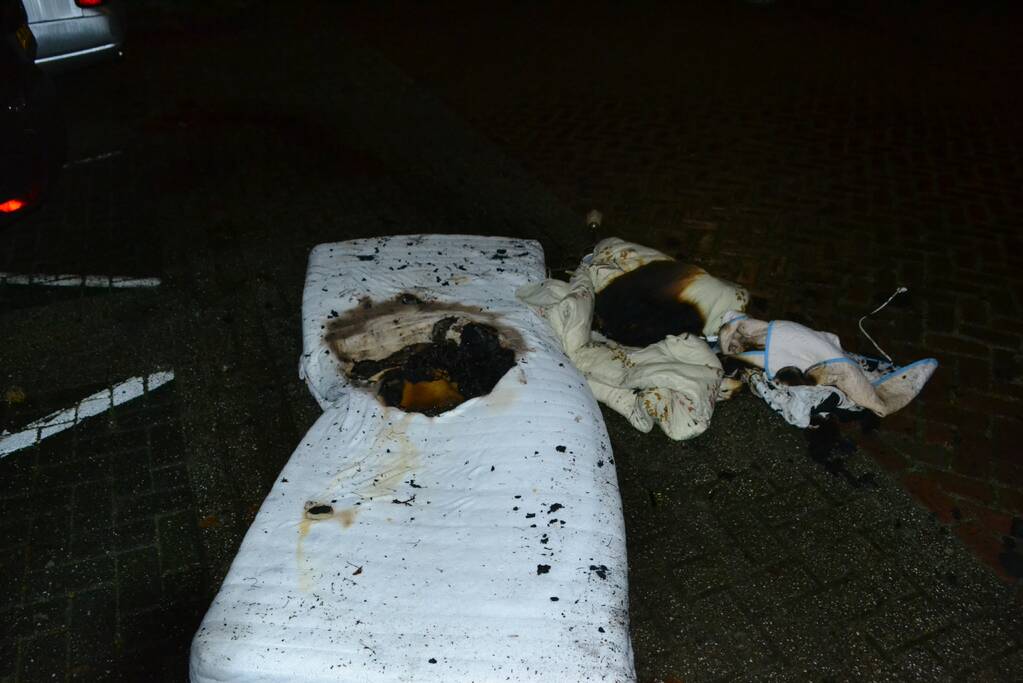 Matras vat vlam door elektrische deken