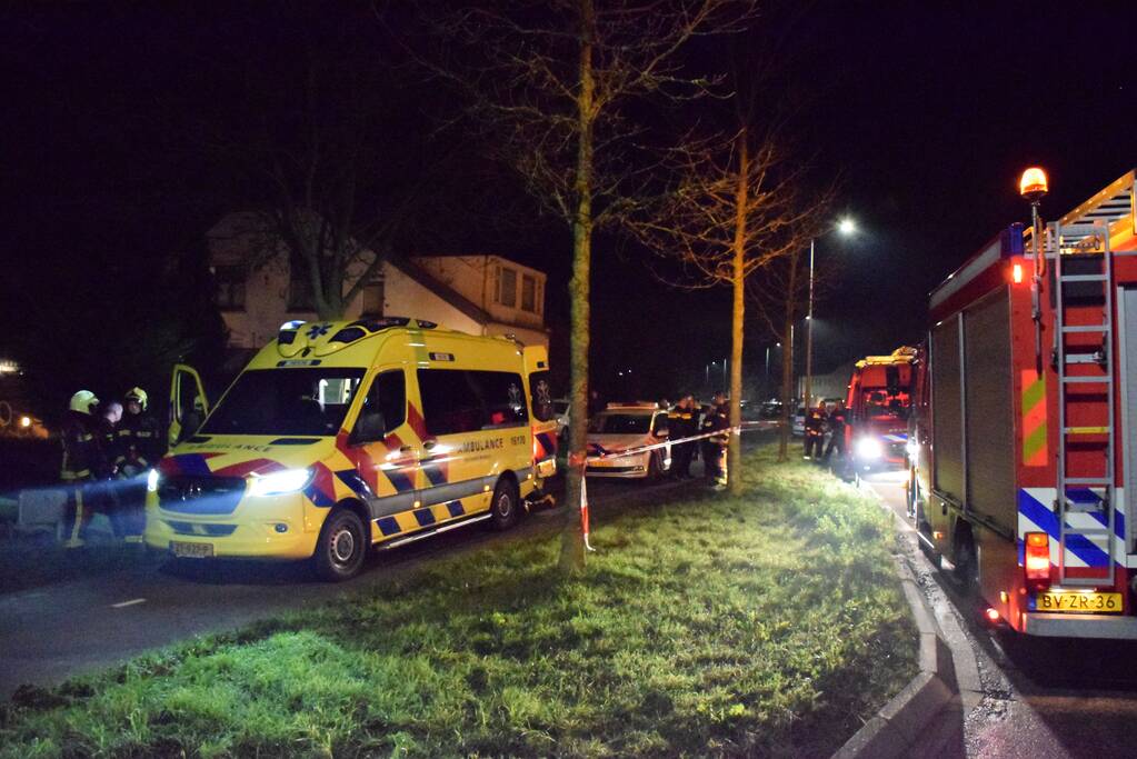 Overleden persoon aangetroffen langs waterkant