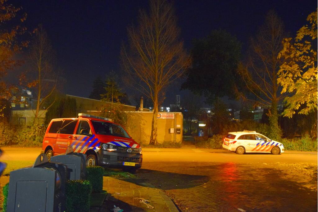 Benzinelucht in meerdere woningen van flat