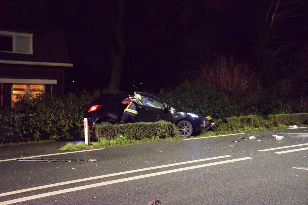 Ravage na frontale botsing met twee auto's