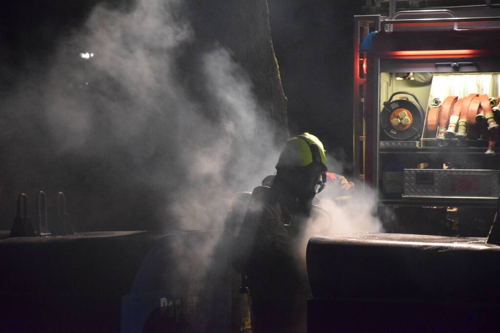 Papiercontainer in brand